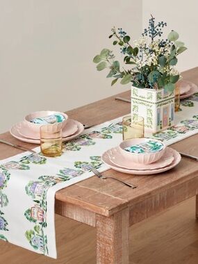 Lenox Spice Village Print Embroidered Table Runner. 14x90.  New with Tags.